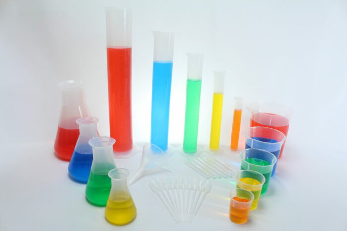 Plastic Labware Set, Including 5 Beakers, 5 Graduated Cylinders, 4 Erlenmeyer Flasks, 6- 15*100 mm Test Tubes, 10 1 ml Disposable Pipettes & 1 Funnel, Set of 31