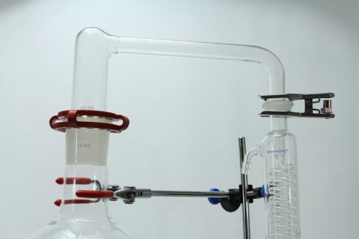 Distillation Apparatus Kit for Essential Oil Extraction, 2000 ml, 24/40, with Hot Plate, Support Stand & Clamps