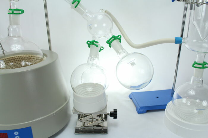 Short Path Distillation Kit, with Heating Mantle and Vacuum Pump, 2 L